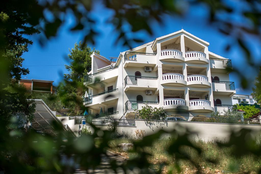 Villa Fani - Apartments In トロギール エクステリア 写真