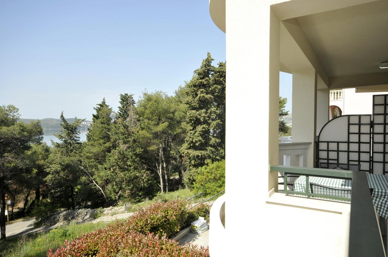 Villa Fani - Apartments In トロギール エクステリア 写真